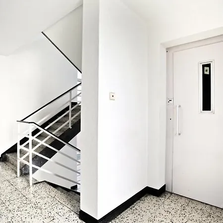 Private Apartment *