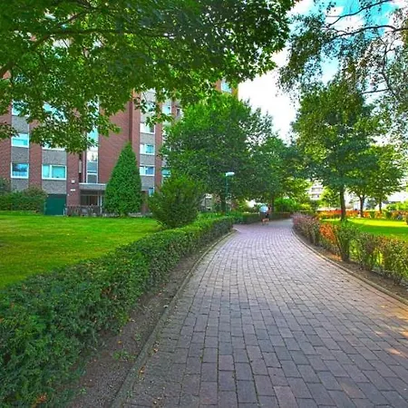 Private Apartment *